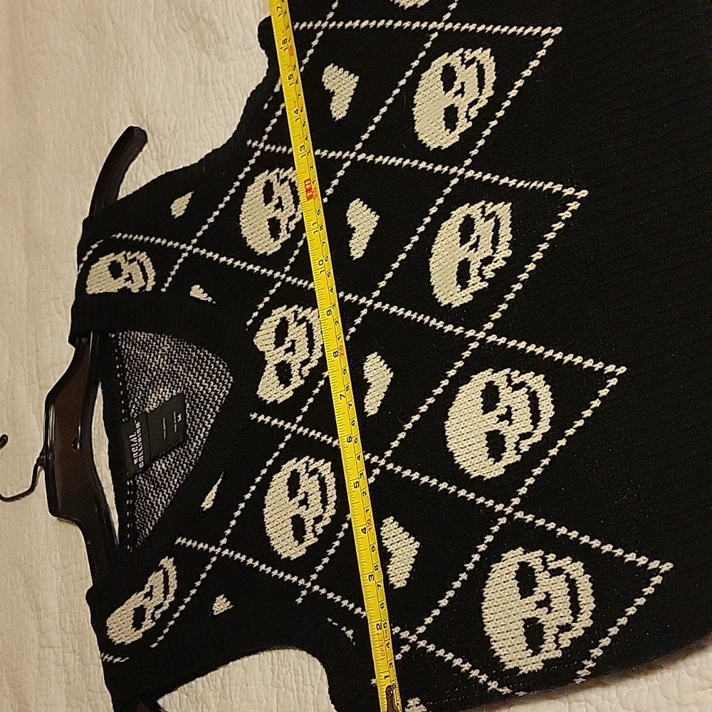 Black & White Skull & Heart Pattern Argyle Sweater Vest. Sz M. Social Collision - Picture 9 of 10